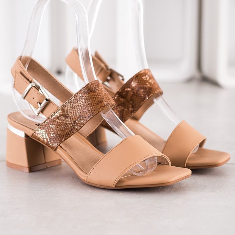 Kylie Sandálias elegantes em um bar castanho 2