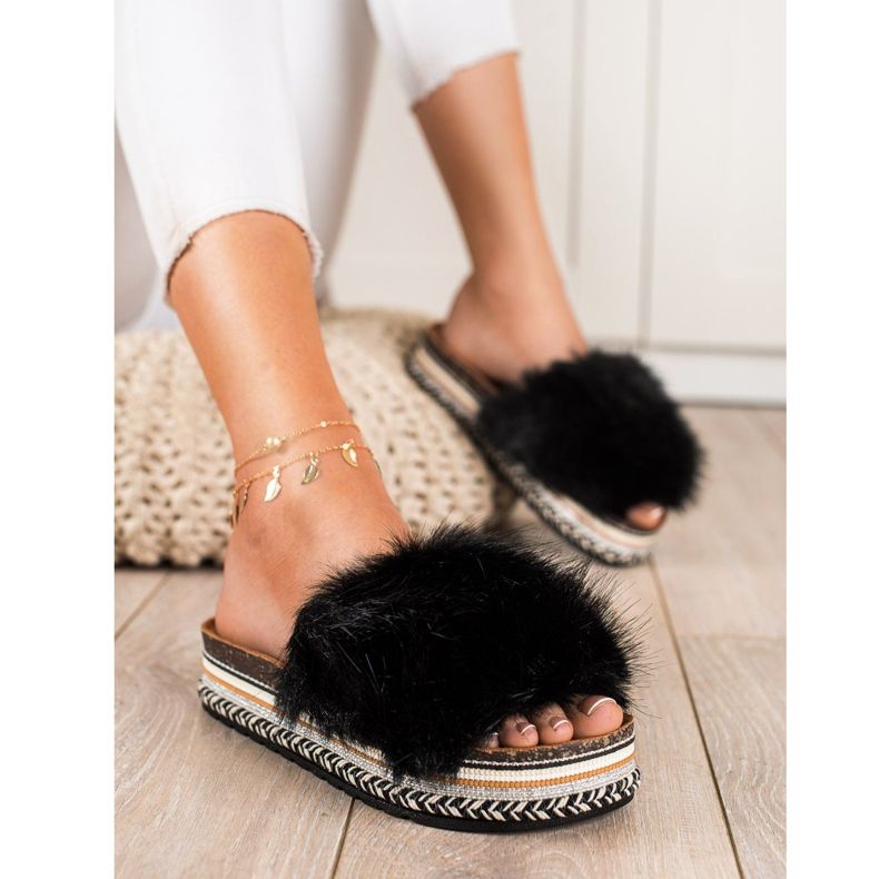 Seastar Chinelos elegantes em uma plataforma decorativa preto 1