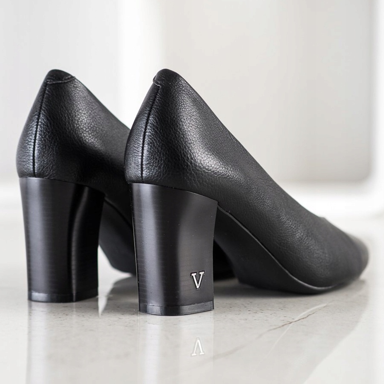 Bombas com couro ecológico VINCEZA preto 1