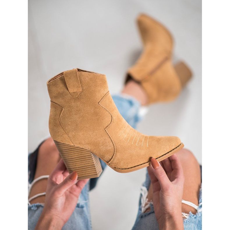 Botas de cowboy camelo com salto alto bege 1 Botas de cowboy camelo com salto alto bege 1