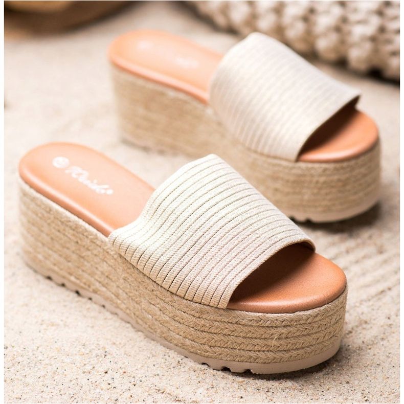 Weide Chinelos em plataforma de palha dourado 1