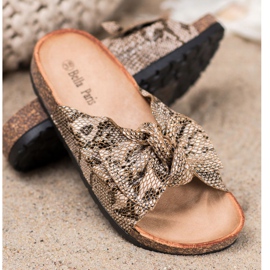 Bella Paris Chinelos com estampa de cobra bege 2