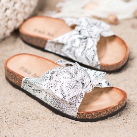 Bella Paris Chinelos com estampa de cobra cinza 1 Bella Paris Chinelos com estampa de cobra cinza 1