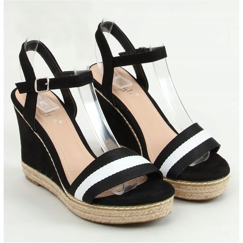 Sandálias pretas em uma cunha preta LL6320 preta preto 1