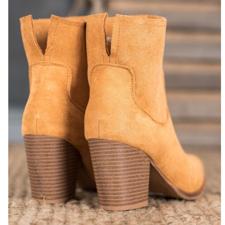 Seastar Botas deslizantes em um poste marrom 1