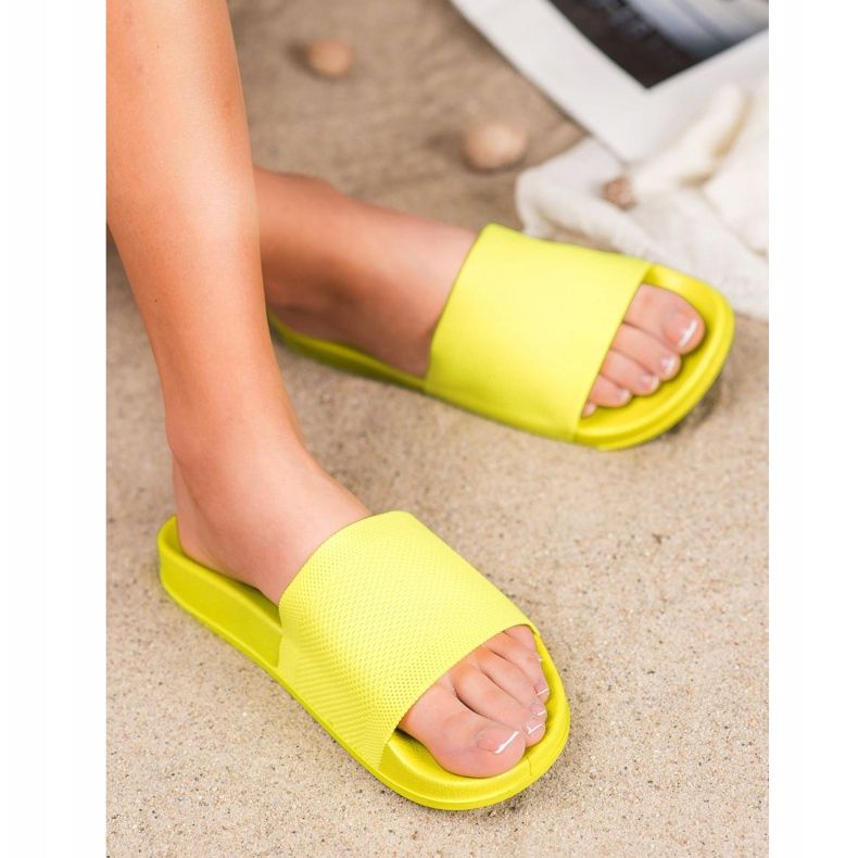 Small Swan Chinelos casuais amarelo 2