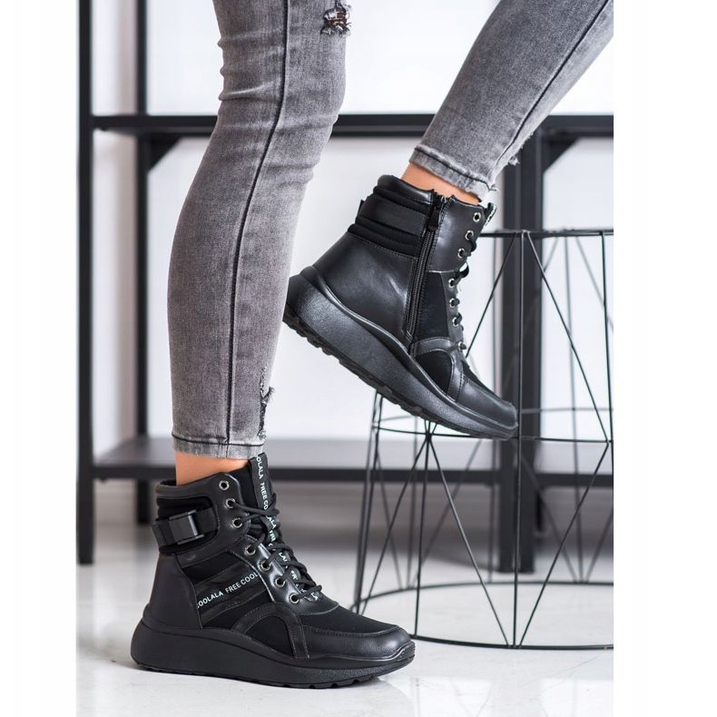 SHELOVET Botas esportivas isoladas preto 1