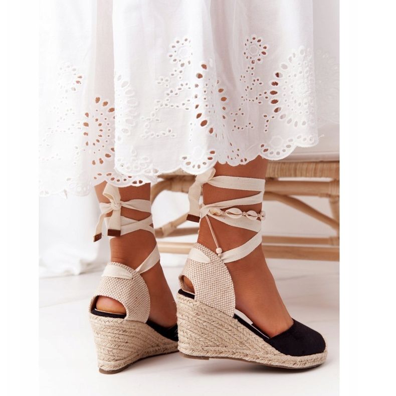 PG1 Sandálias pretas Nelly amarradas em cunha com tranças bege preto 1