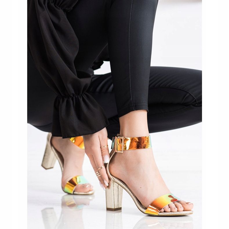 Goodin Sandálias em barra com efeito holo dourado 1