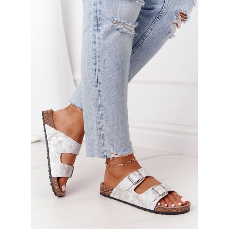 Chinelos femininos com fivelas prata vivio 2