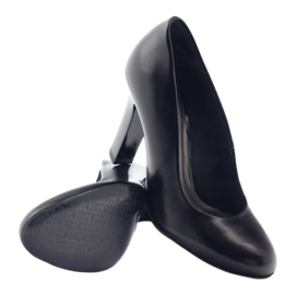 Edeo Bombas pretas em um pilar preto 3