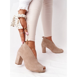 Exquisite Botas de camurça em um poste com um corte requintado bege 1243 1