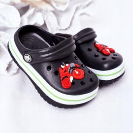 Chinelos de espuma infantil Kroks Black Lazy Day preto multicolorido 2