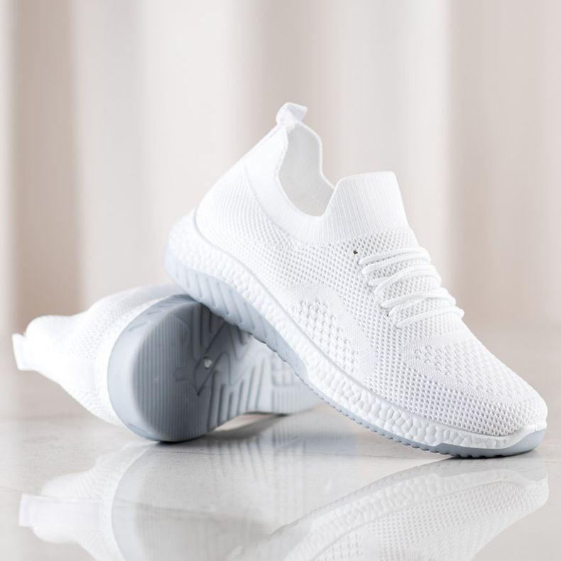 Camo Tênis branco a céu aberto 1