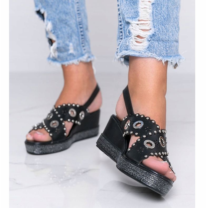 Sandálias pretas metálicas de cunha seg preto 1