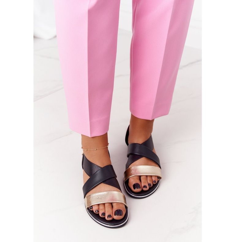 Sandálias com nervuras douradas e pretas preto 2