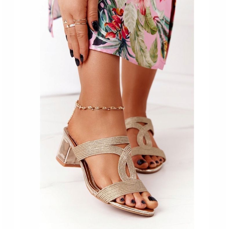 PG1 Sandálias douradas lacadas no salto Carmen dourado 2