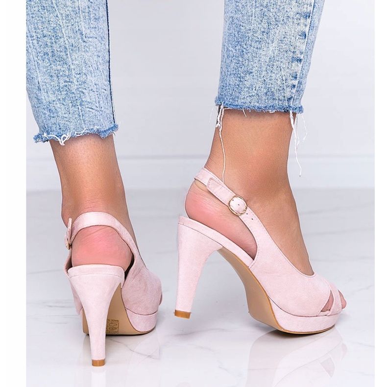 Sandálias rosa no salto agulha Big Girl 2