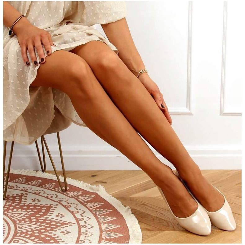 Bailarinas lacadas em bege liso CC201 Bege 1