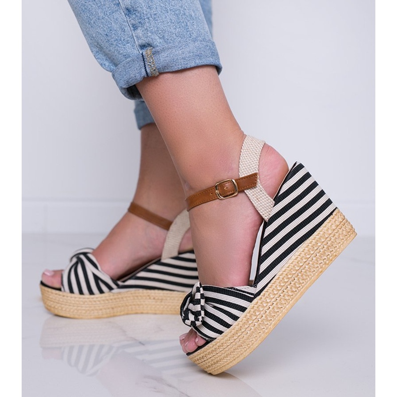 Sandálias de cunha preta e branca com laço Holiday Vibes branco preto 1