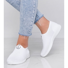 Tênis esportivos brancos faça isso 1