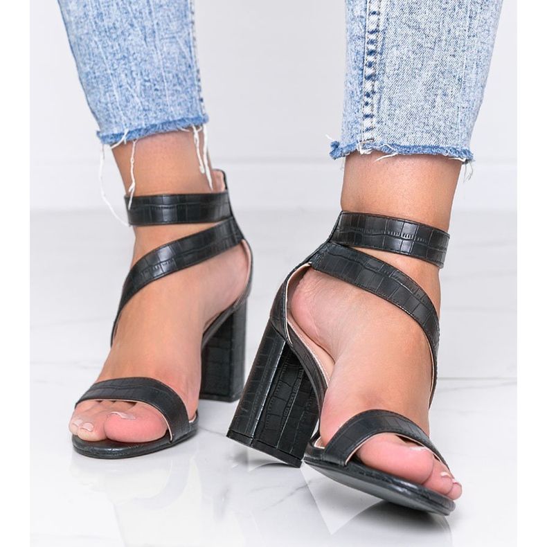 Sandálias pretas em um poste Silver Dust preto 1