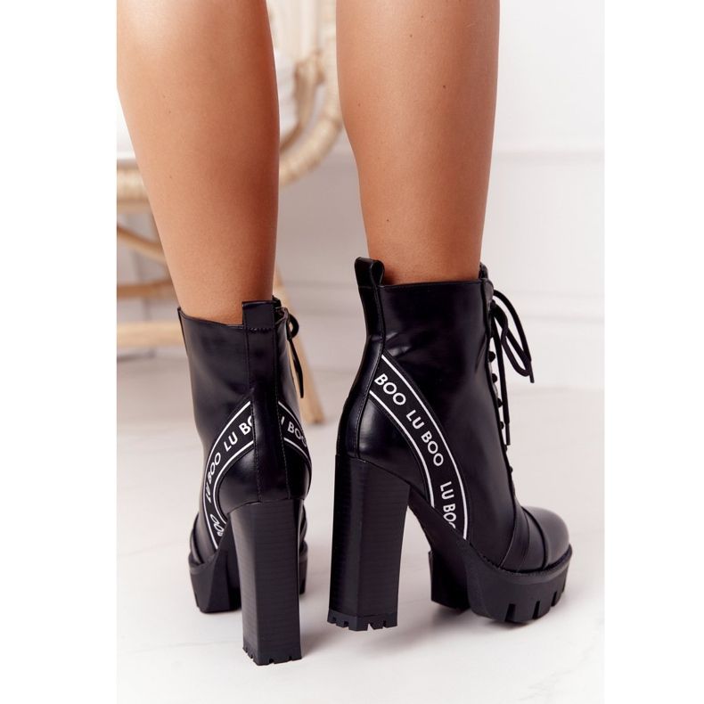 Botas amarradas no poste Black Lu Boo preto 1