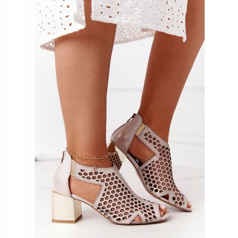 Sandálias a céu aberto em um bar Maciejka 04593-25 Golden Rubbed castanho 2