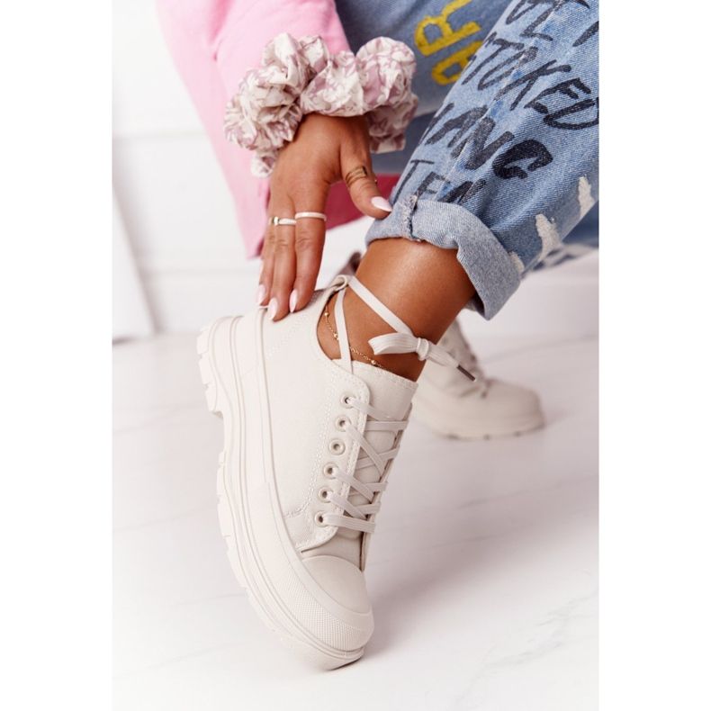 Tênis feminino bege, tempo de viagem com sola grande 1