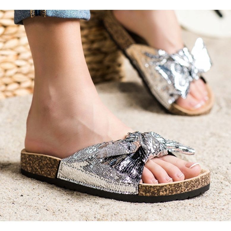 SHELOVET Chinelos brilhantes com um laço prata 1