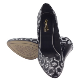 Espinto Bombas em um salto preto / branco 3