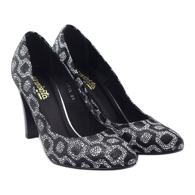 Espinto Bombas em um salto preto / branco 4