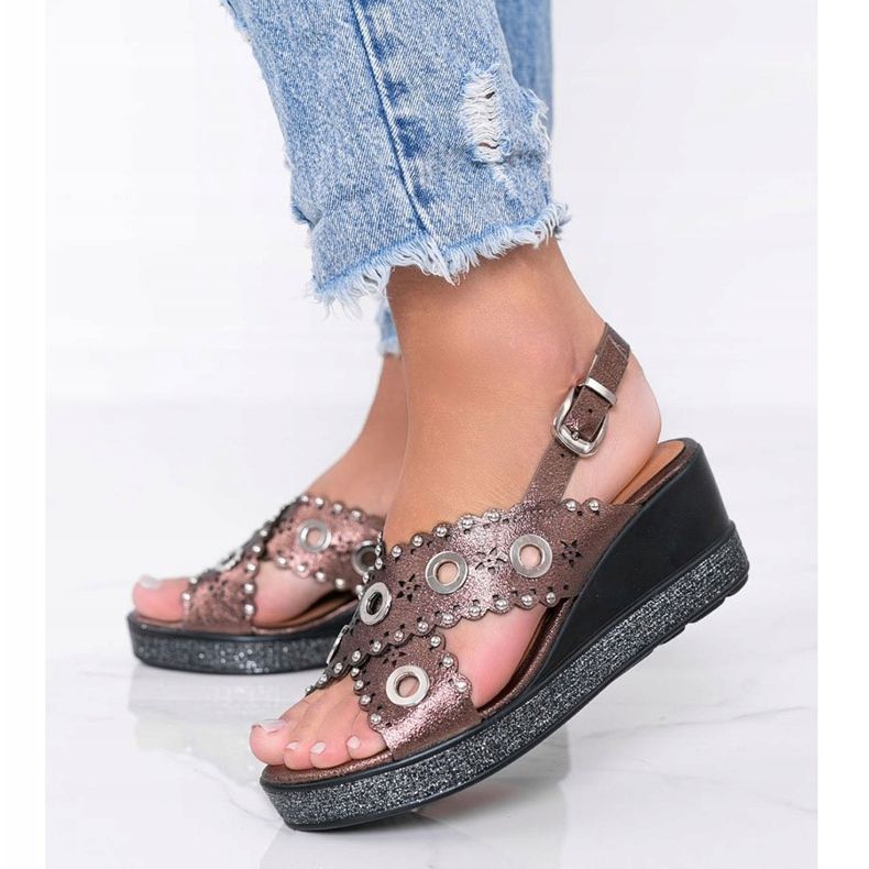 Sandálias marrons de cunha metálica Mon castanho 1