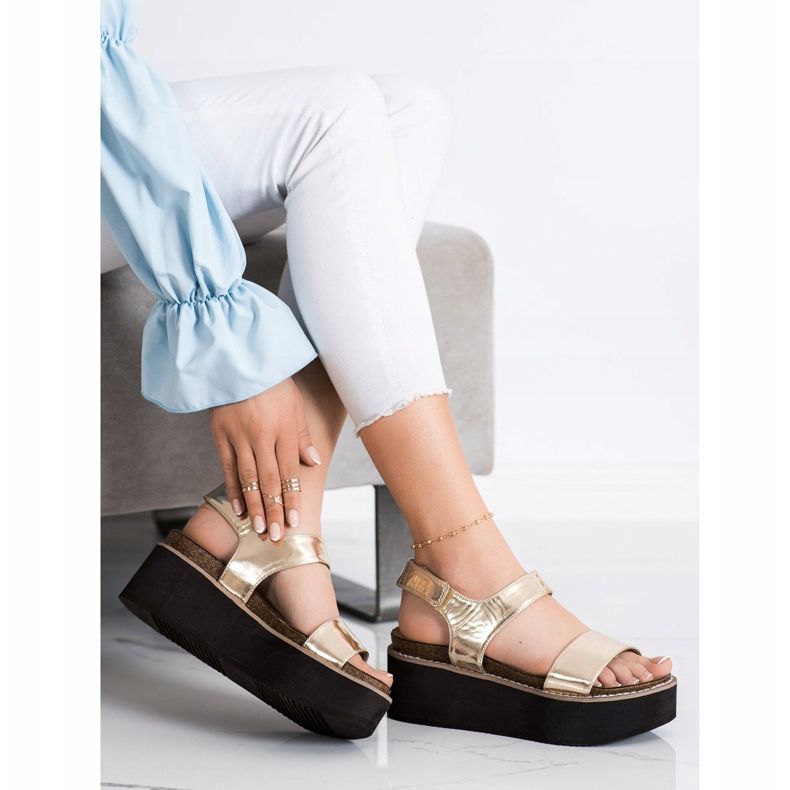 Corina Sandálias na plataforma da moda dourado 2