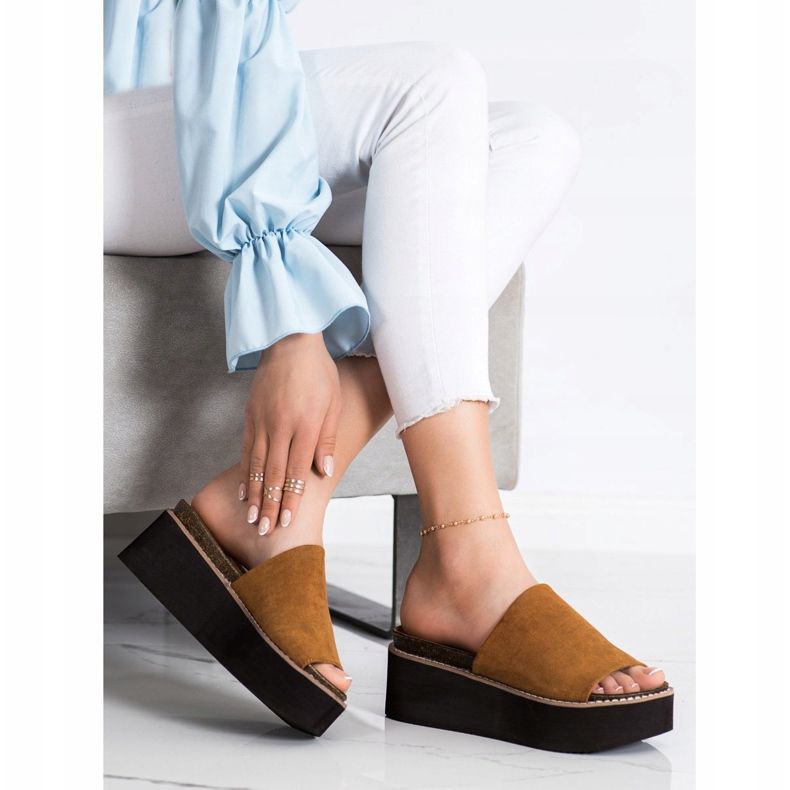 Corina Chinelos em plataforma alta marrom 2