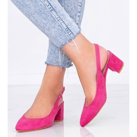 Sapatos cor-de-rosa no posto Petty 1