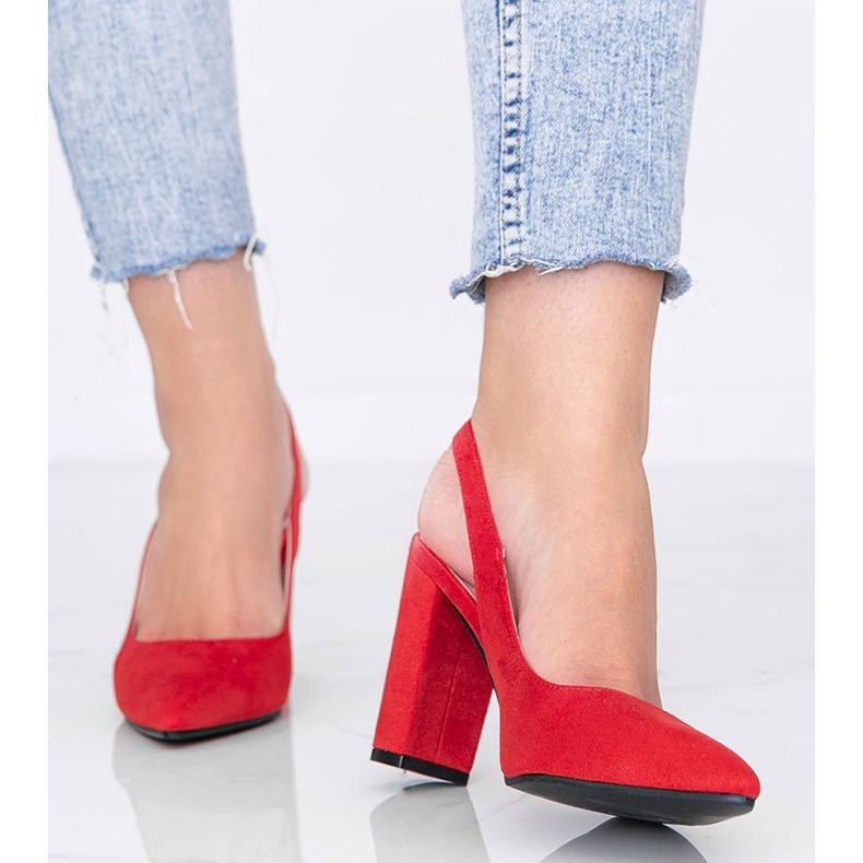 Bombas vermelhas no posto Pho vermelho 1