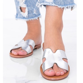 Chinelos prateados no padrão de pele de crocodilo Phoenix prata 1 Chinelos prateados no padrão de pele de crocodilo Phoenix prata 1