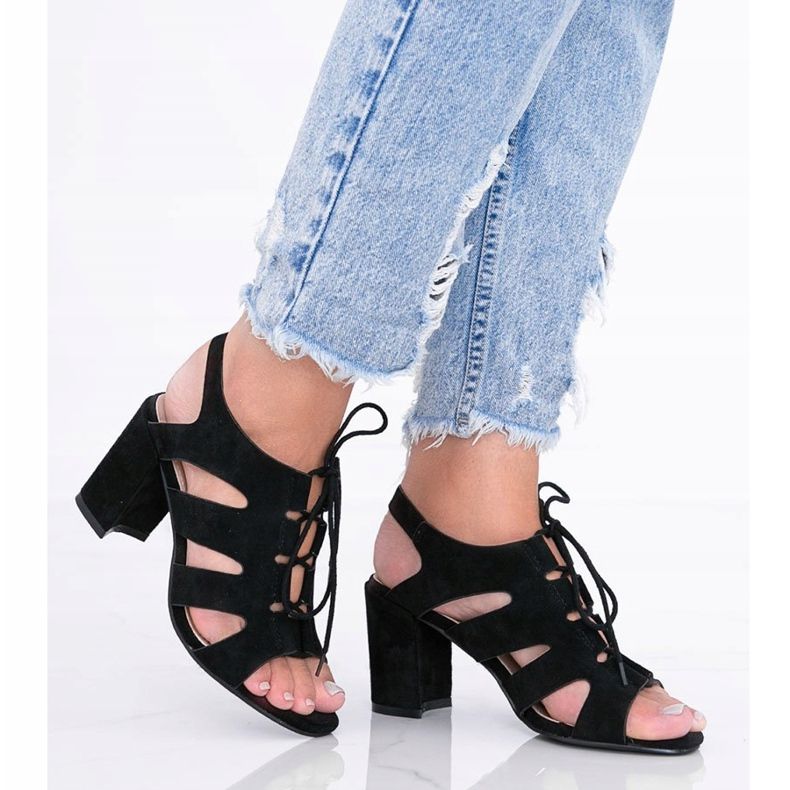 Sandálias pretas com cordões no poste Isabella preto 1