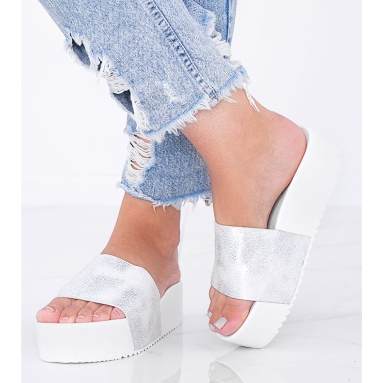 Sandálias brancas em sola grossa de Crysta branco 1