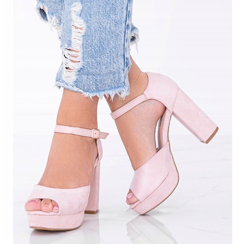 Sandálias bege na plataforma Swing 1