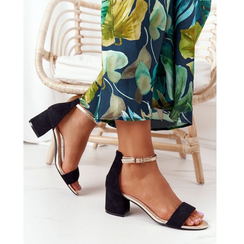 Sandálias pretas de camurça no salto Janet preto 2