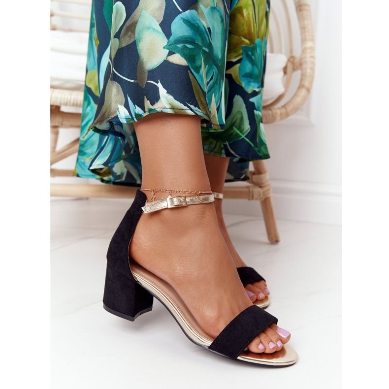 Sandálias pretas de camurça no salto Janet preto 1