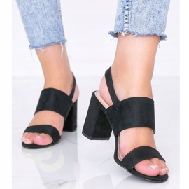 Sandálias pretas na postagem Lil Sweetie preto 1