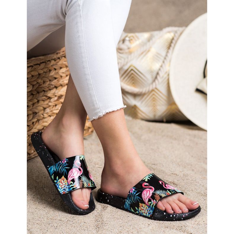 Bona Chinelos elegantes com um flamingo preto multicolorido 2 Bona Chinelos elegantes com um flamingo preto multicolorido 2