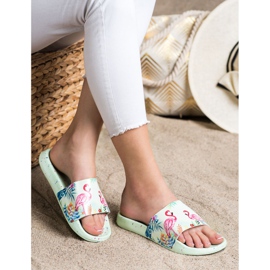 Bona Chinelos elegantes com um flamingo verde 1