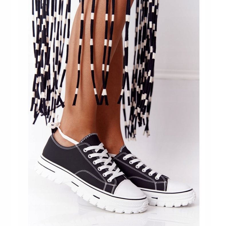 Tênis clássico feminino preto com sensação de bem-estar branco 1