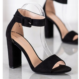 Goodin Sandálias pretas em um poste alto preto 1