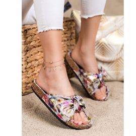 Bona Chinelos com um padrão floral multicolorido 1