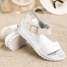 Groto Gogo Sandálias na plataforma com brilho branco 1